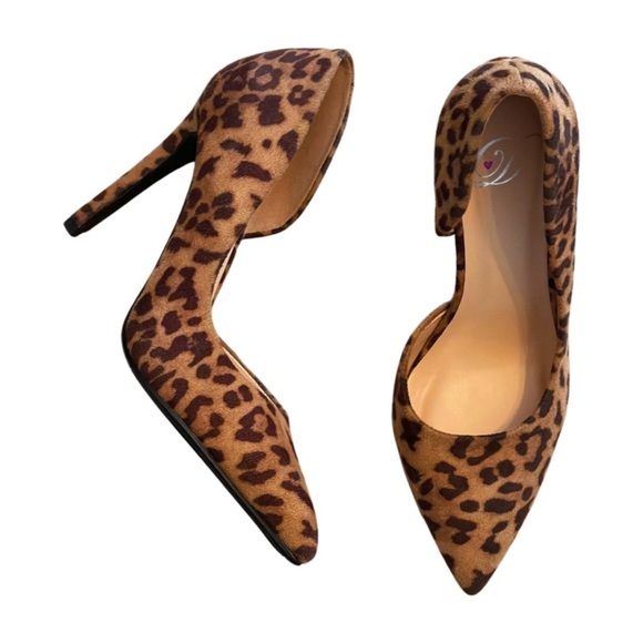 Leopard Print Point Toe Pumps - Picture 2 of 4
